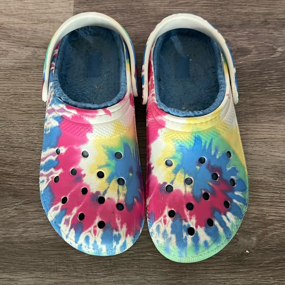 Tie Dye Fuzzy Crocks! Women’s size 10